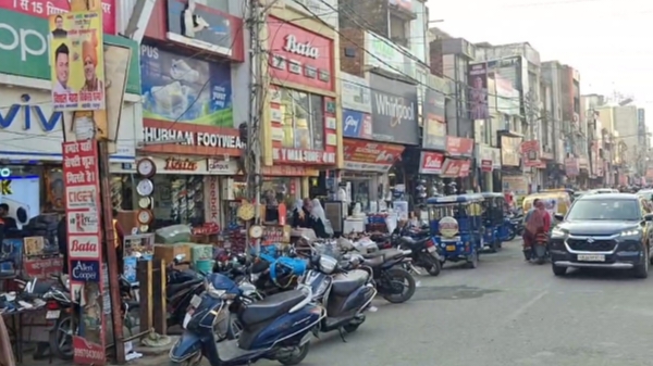 आंदोलन की धार या सिर्फ सियासी शोर? देवभूमि के ज्यादातर शहरों में नहीं दिखा बंद का असर